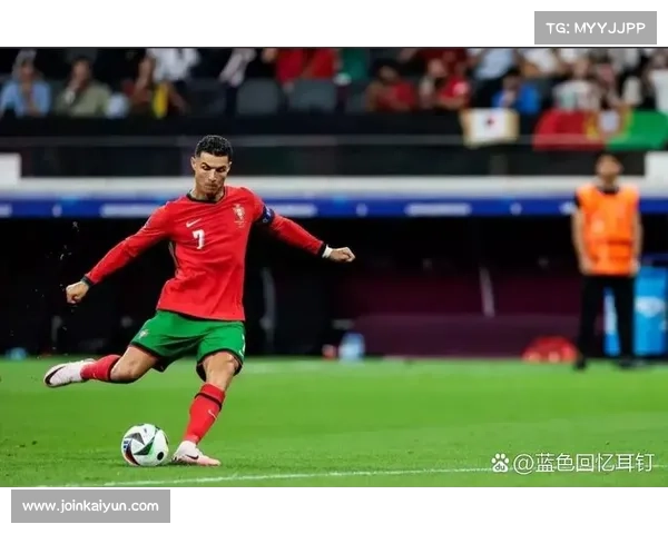 世界杯预选赛葡萄牙队C罗制造点球并亲自主罚命中助球队稳固领先优势